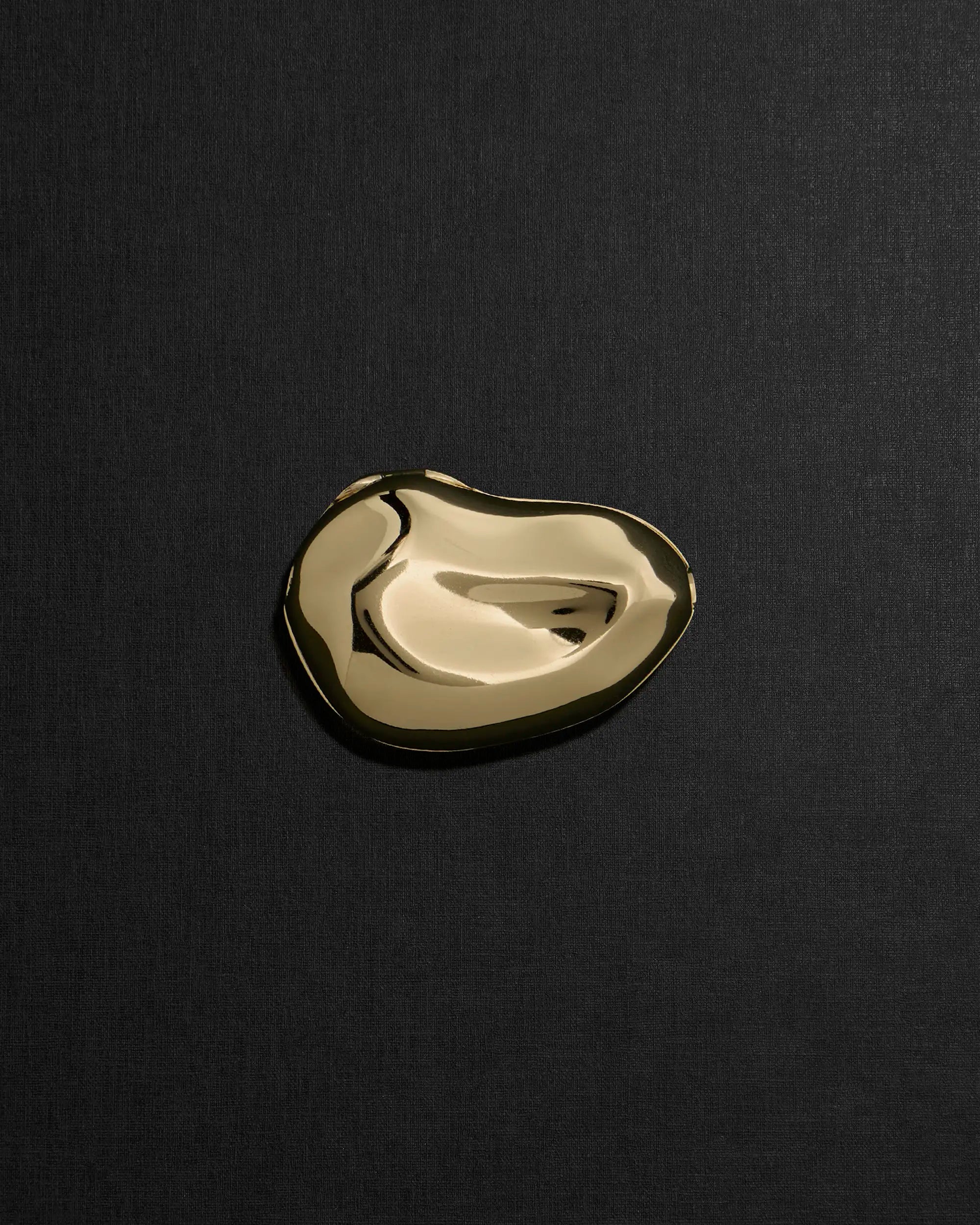 Pomegranate-shaped 18K gold pendant on a black background