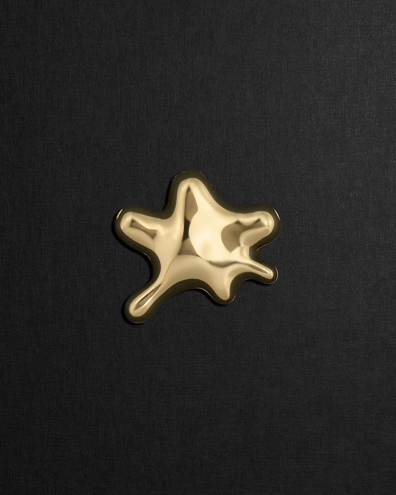 Water-shaped 18K gold pendant on a black background